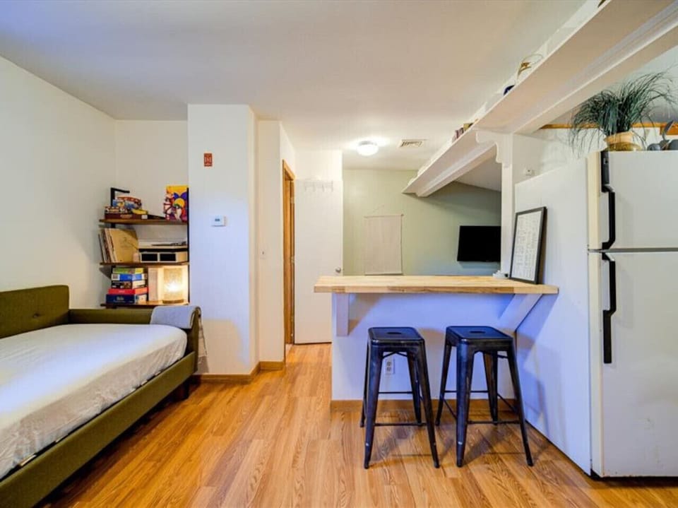 Day Bed | Work/Dining Area