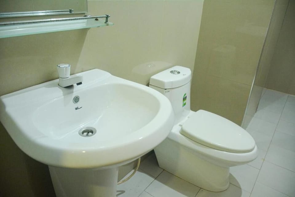 Deluxe Room, Garden View | Bathroom | Bidet