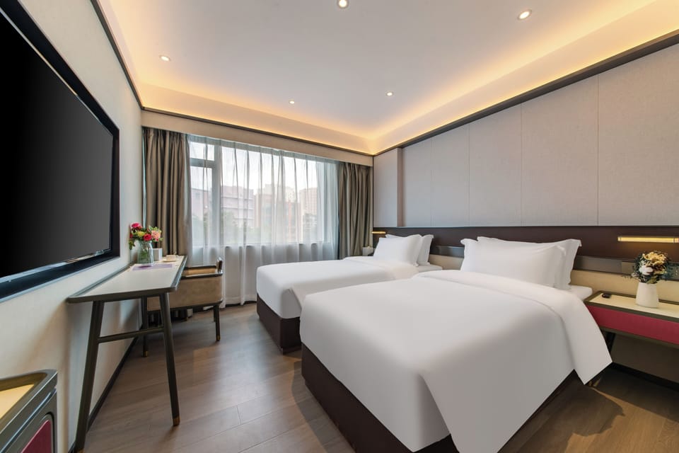 Egyptian cotton sheets, premium bedding, down comforters, pillowtop beds