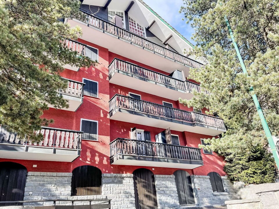 Apartment, Neighbourhood, Residential Area, Condominium, Balcony, Hotel