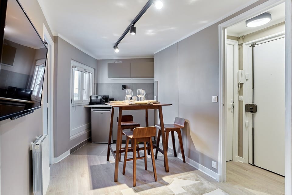 Apartment | Dining