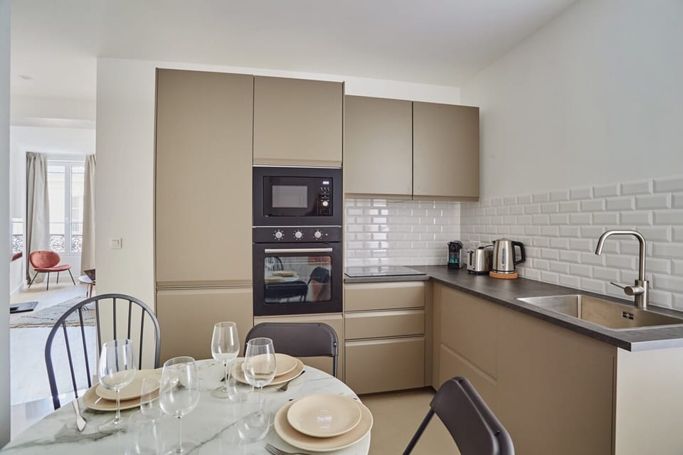 Apartment | Private kitchen | Coffee/tea maker, fridge, microwave, oven