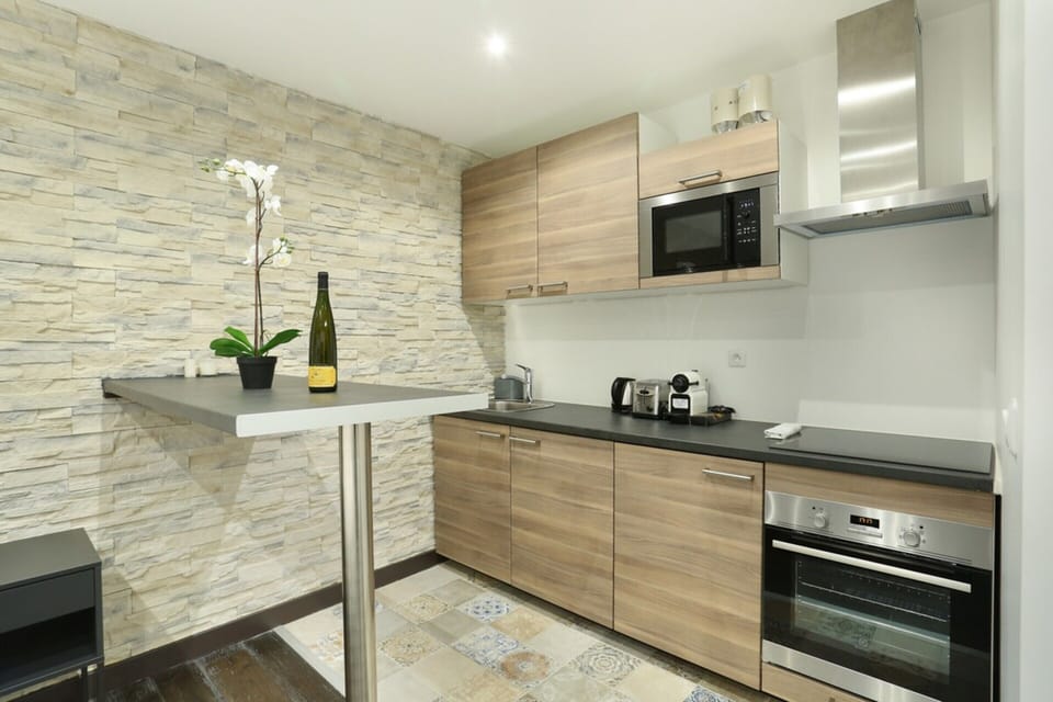 Apartment | Private kitchen | Coffee/tea maker, fridge, microwave, electric kettle