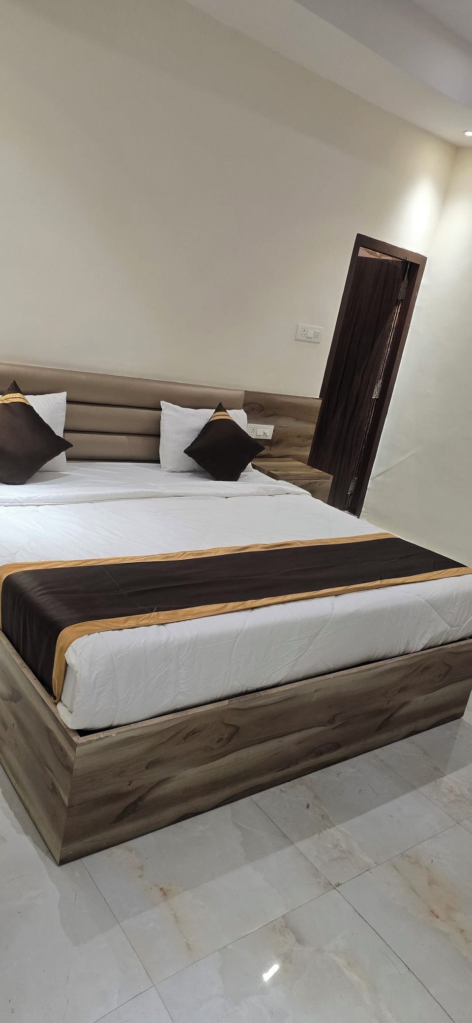 Superior Double Room | Premium bedding, in-room safe, individually furnished, desk
