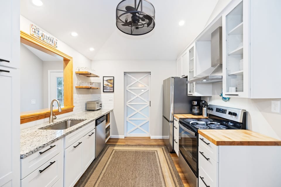 Fully equipped kitchen, drip coffee pot
