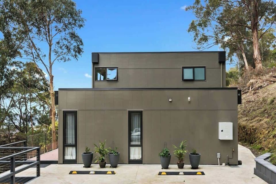 Hayley Australia Hayley Rating, 5 stars ,· April 2024 We had a very quiet, pleasant stay with extended family and plenty of room for everyone. We would look at booking here again in the future.