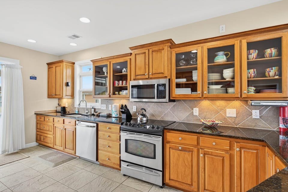 Super spacious kitchen with all the essentials provided. Have multiple chefs in the kitchen at once without getting in each others way!