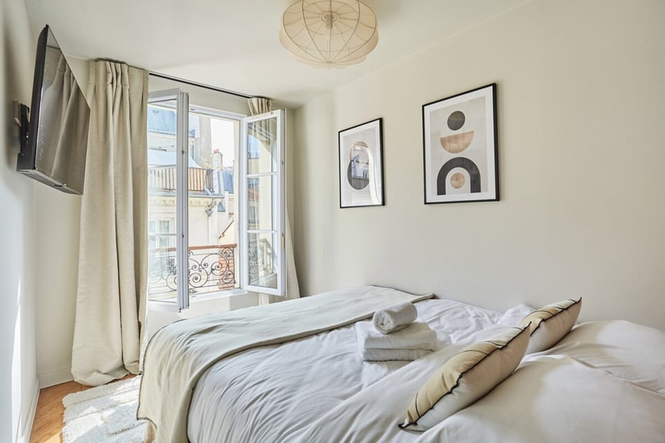 Apartment | Laptop workspace, iron/ironing board, bed sheets