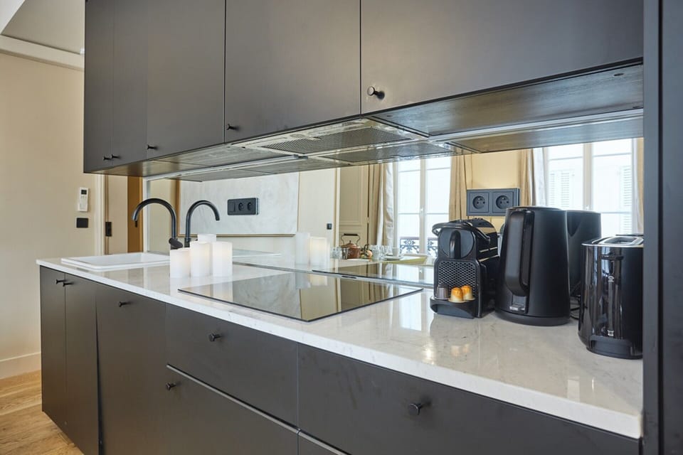 Apartment | Private kitchen | Fridge, microwave, oven, stovetop