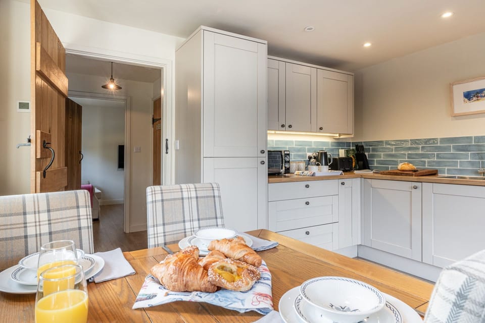 King's Cottage Kitchen/diner - StayCotswold