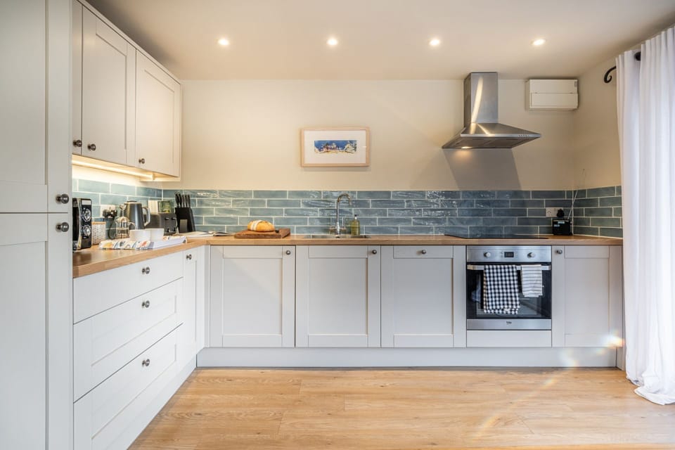 King's Cottage Kitchen - StayCotswold