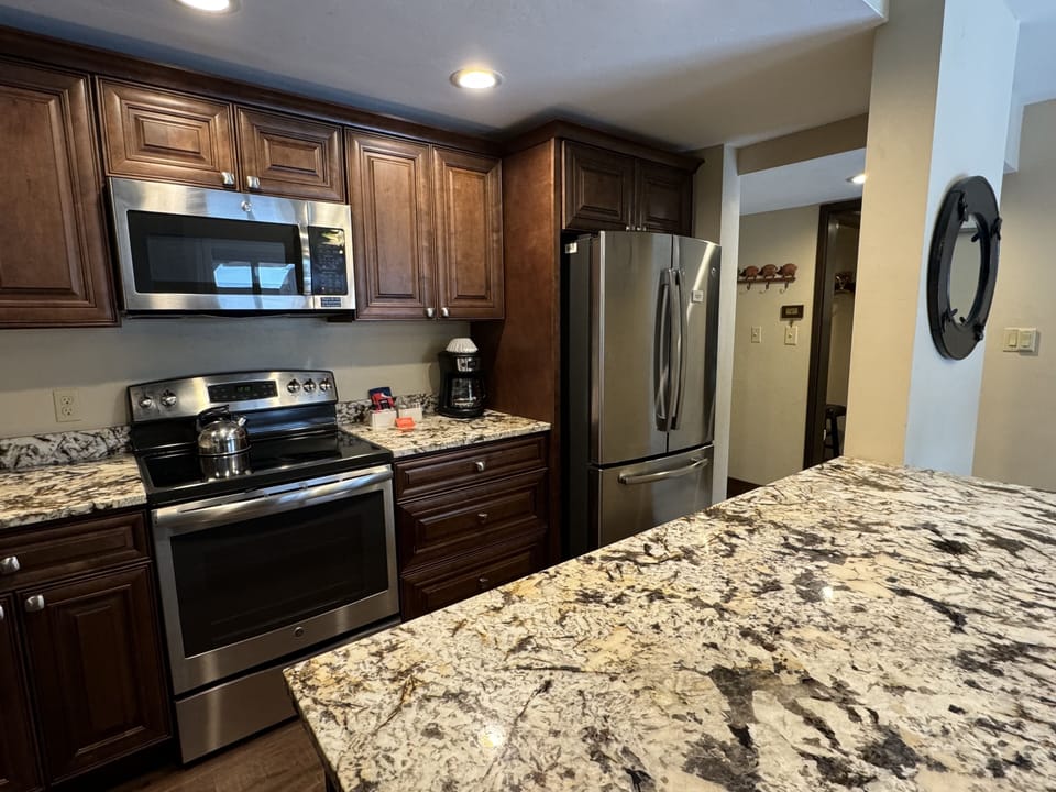 Condo, 3 Bedrooms | Private kitchen | Fridge, oven, toaster