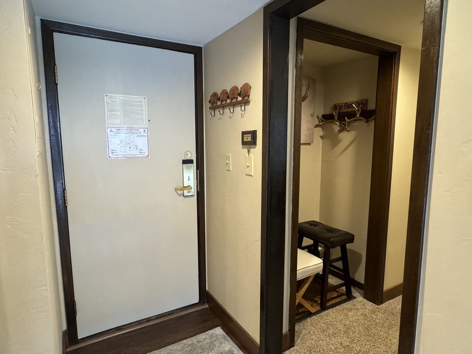 Condo, 3 Bedrooms | Interior