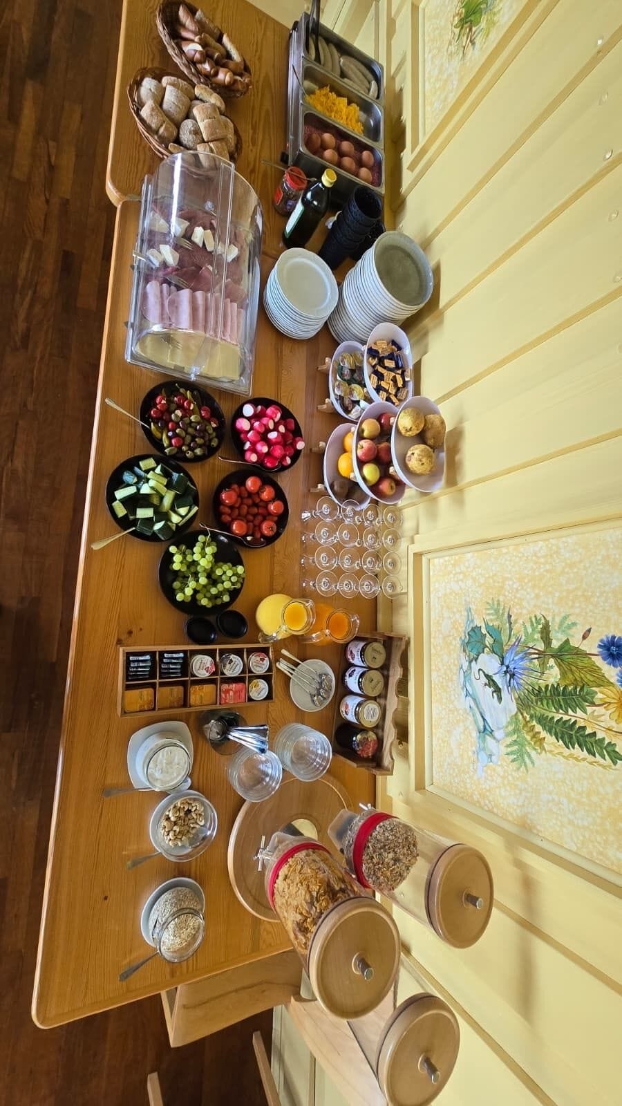 Daily buffet breakfast for a fee