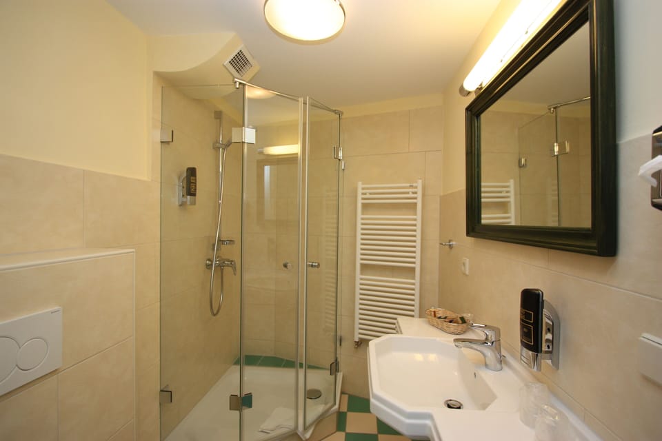 Classic Double or Twin Room, 1 Double Bed | Bathroom | Free toiletries, hair dryer, towels, soap