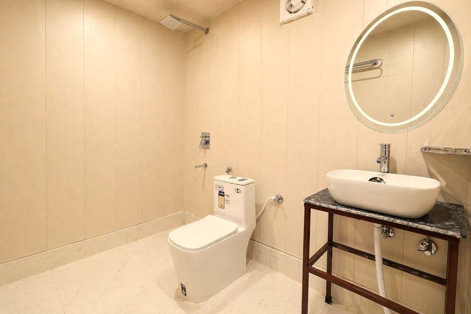Family Room, Mountain View | Bathroom | Shower, towels, soap, shampoo