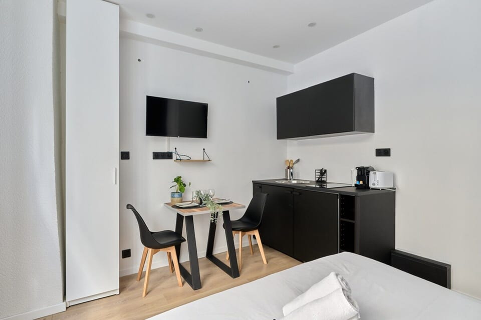 Apartment | 1 bedroom, laptop workspace, iron/ironing board, bed sheets