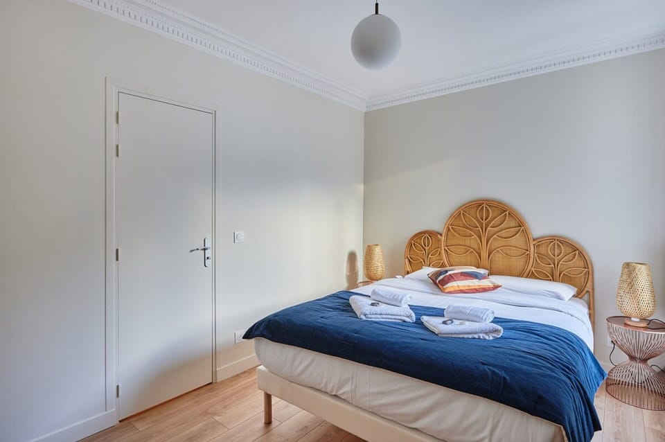 Apartment | Laptop workspace, iron/ironing board, bed sheets