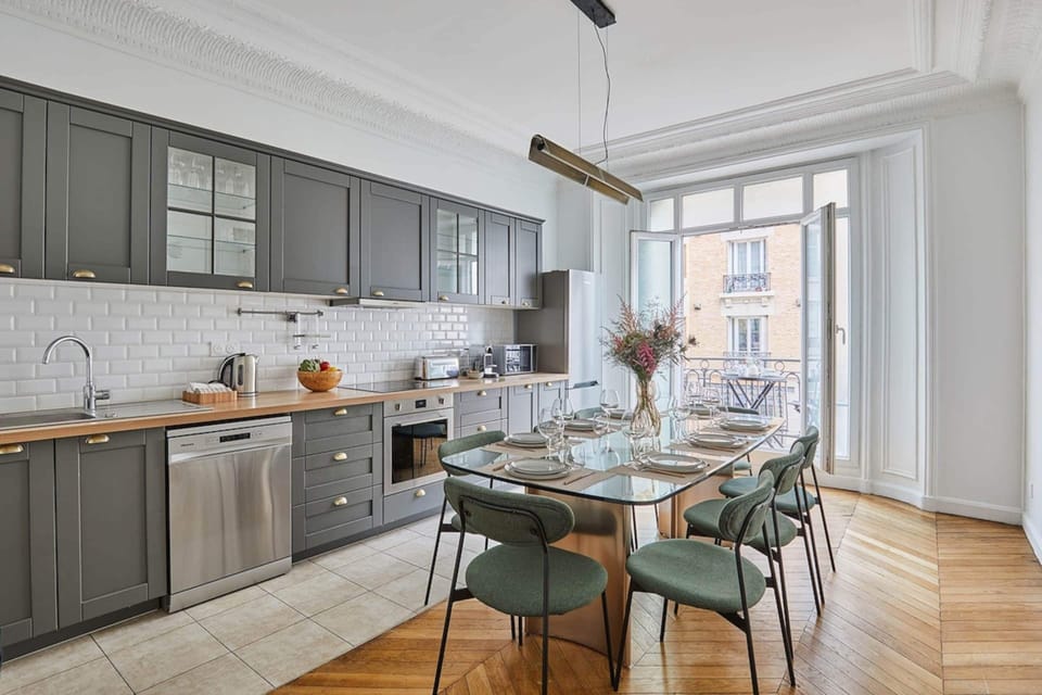 Apartment | Dining