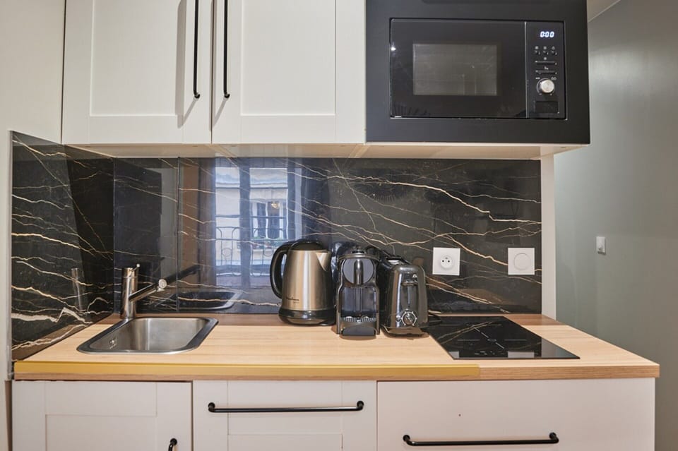 Apartment | Private kitchen | Coffee/tea maker, fridge, microwave, stovetop