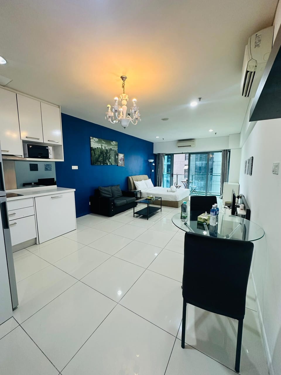 Deluxe Room | In-room dining