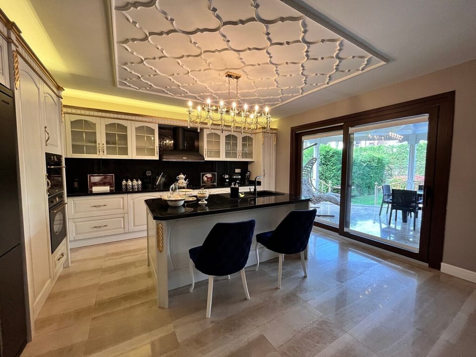 Deluxe Villa, Private Pool, Garden View | Private kitchen | Full-size fridge, microwave, oven, stovetop