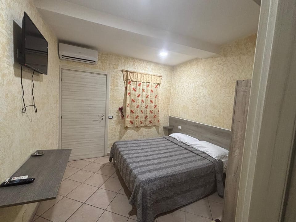Classic Double Room | Desk, laptop workspace, free WiFi
