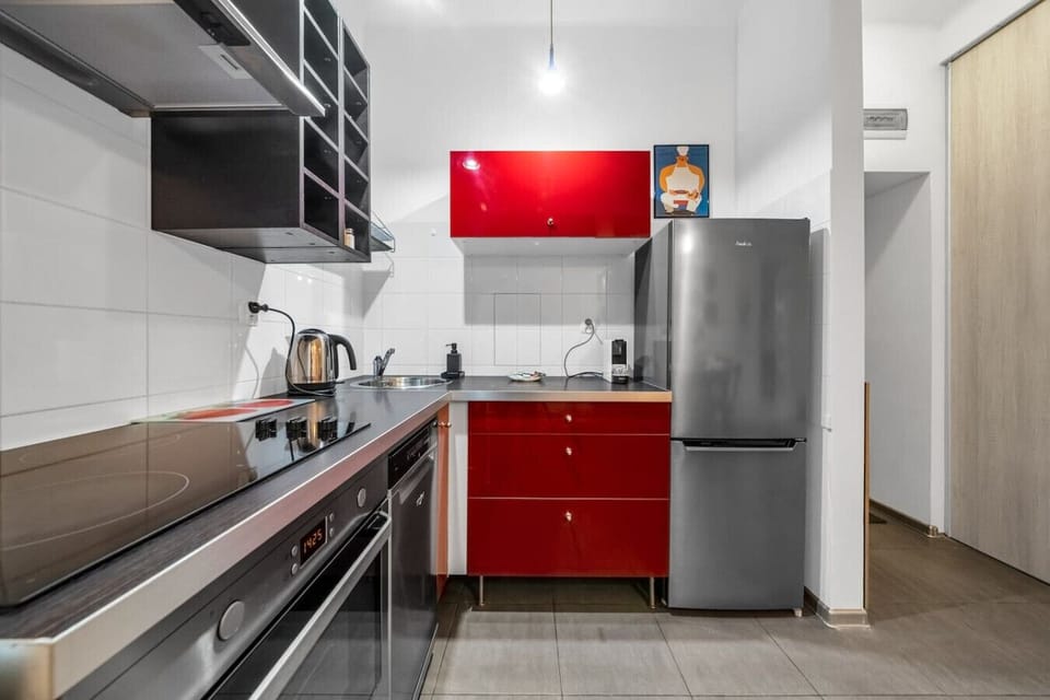 Kitchen with Dishwasher | Book Now with RENTUJEMY.COM