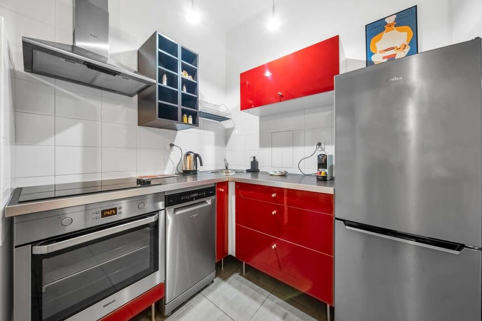 Kitchen with Dishwasher | Book Now with RENTUJEMY.COM