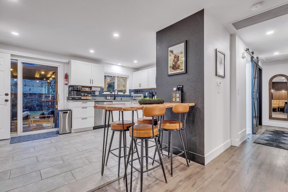 Eat-in Kitchen with bar-height seating