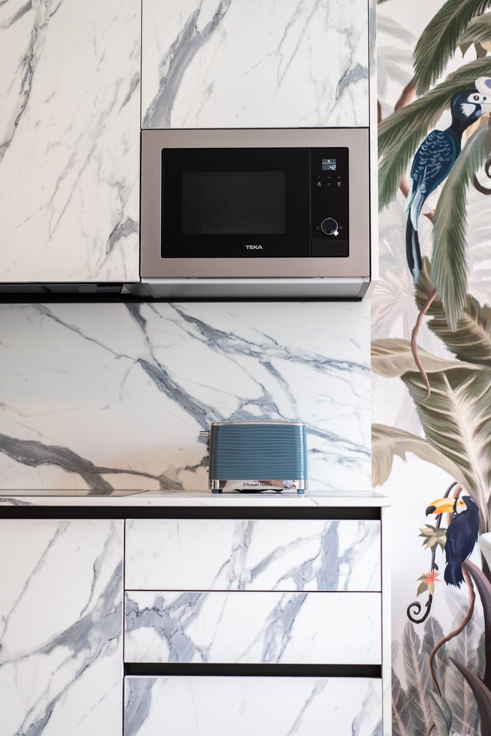 Marble-look kitchenette