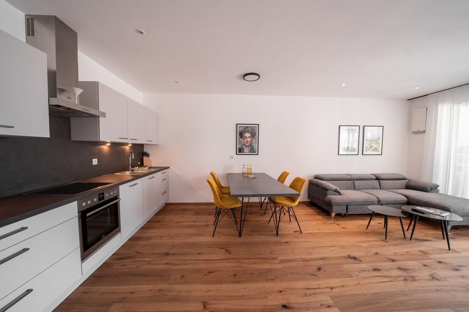 Fully equipped kitchenette