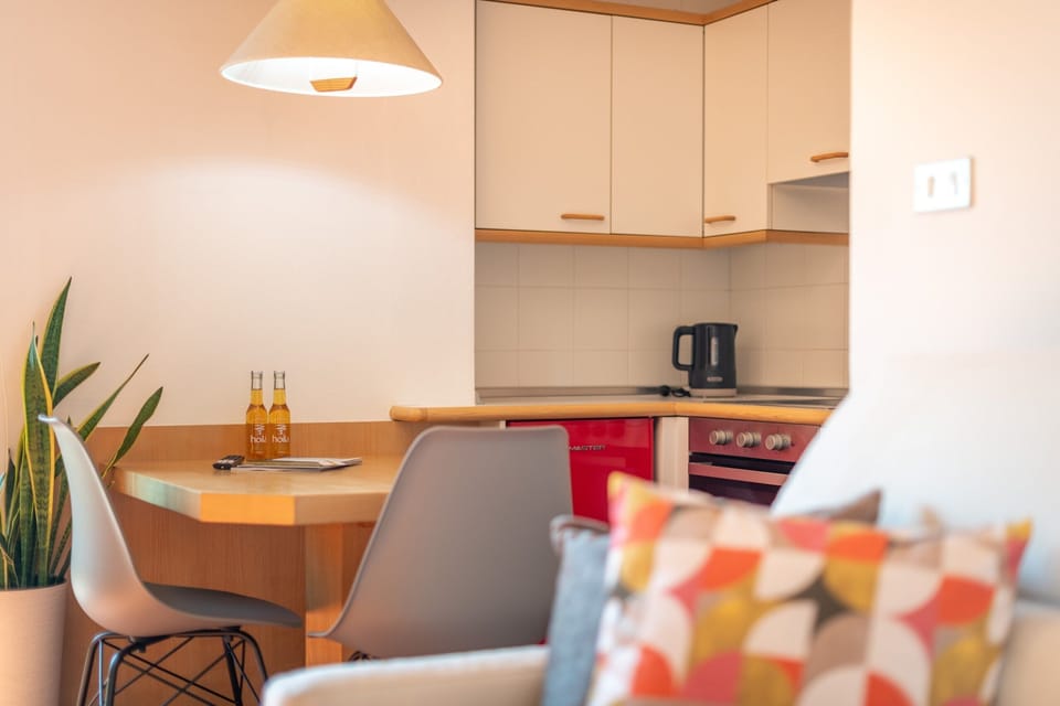Fully equipped kitchenette