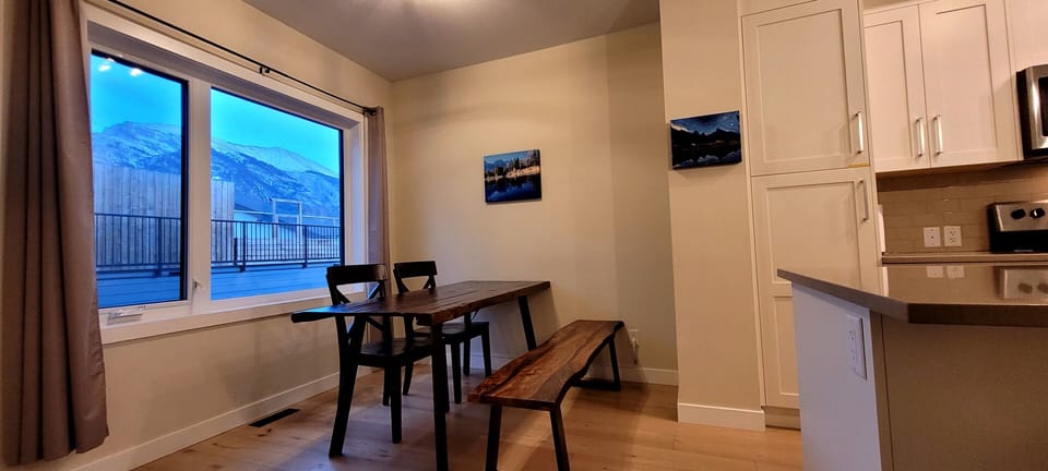 dining - mountain north