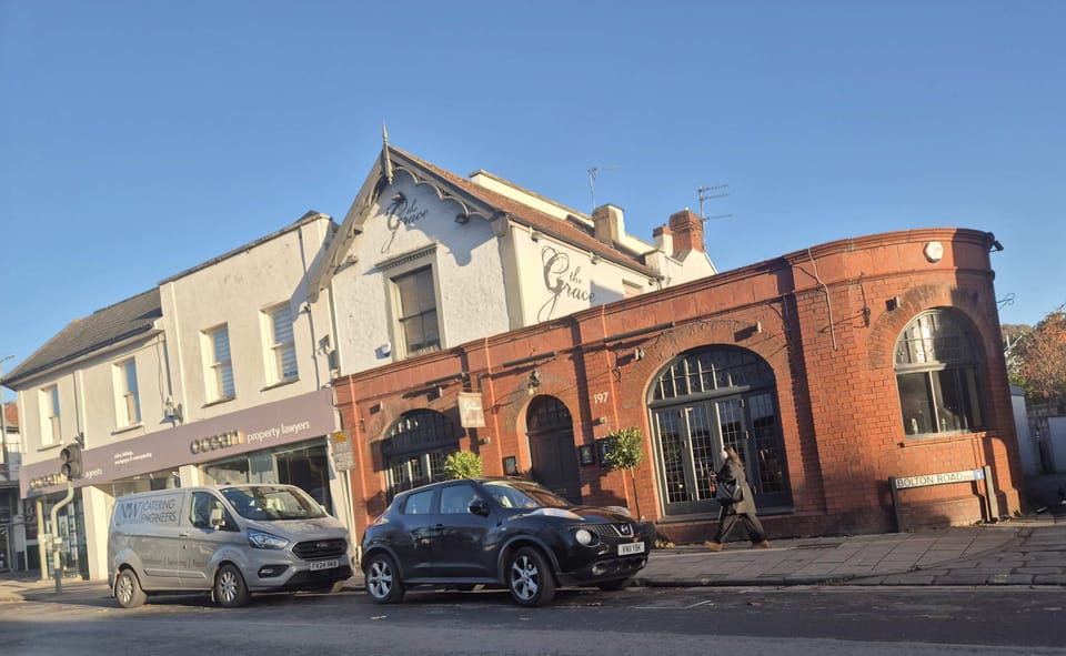 Lots of local bars and restaurants within 5-10 minutes walk on Gloucester Road BS7