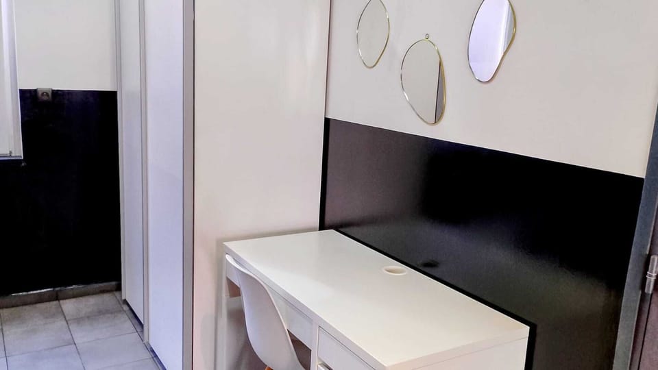 BUREAU DANS LA CHAMBRE