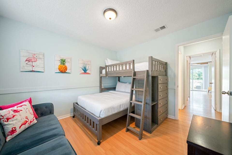 Bedroom 2
Twin over Queen bunk bed