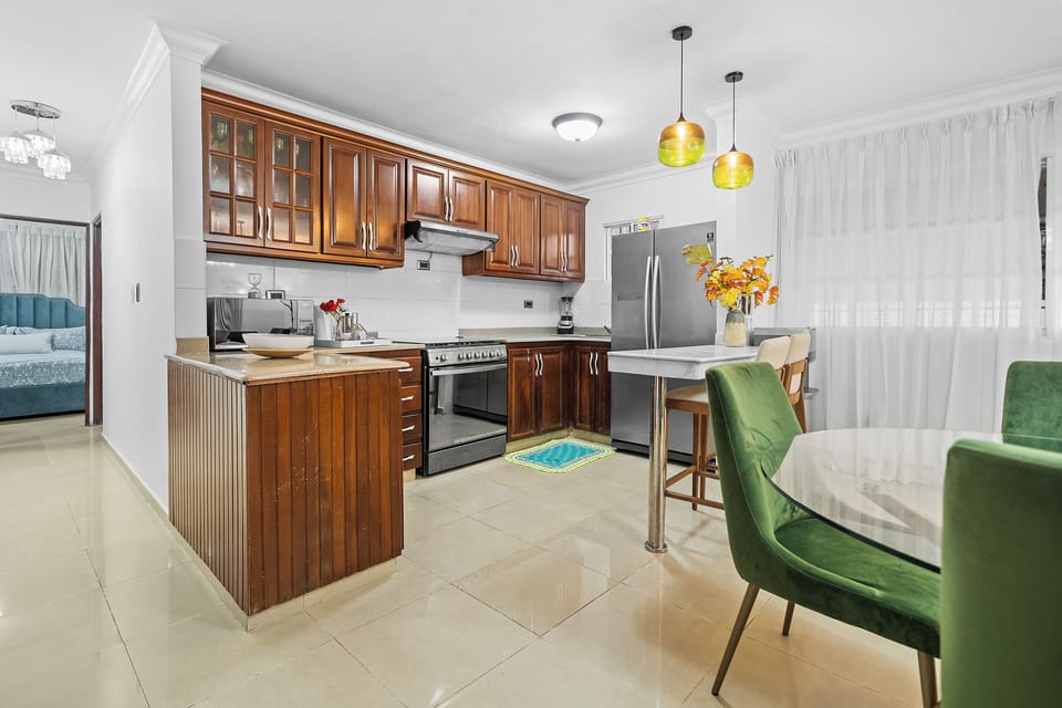 Comfort Condo, 2 Bedrooms, Courtyard View, Tower | Living area