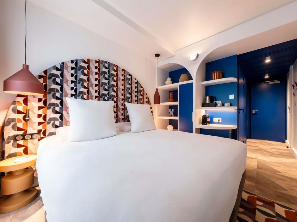 Premium bedding, pillowtop beds, in-room safe, soundproofing