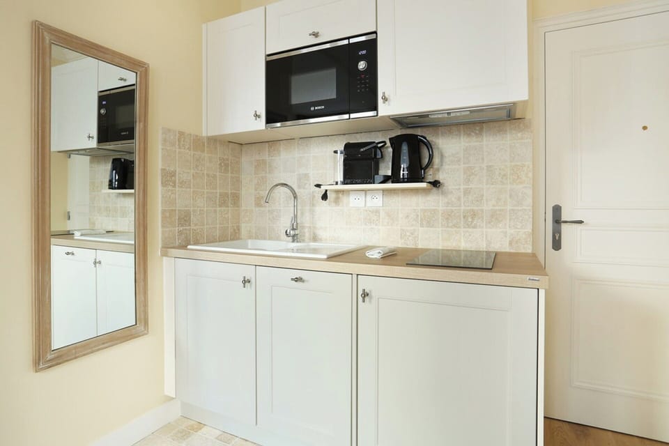 Apartment | Private kitchen | Fridge, microwave, stovetop, dishwasher