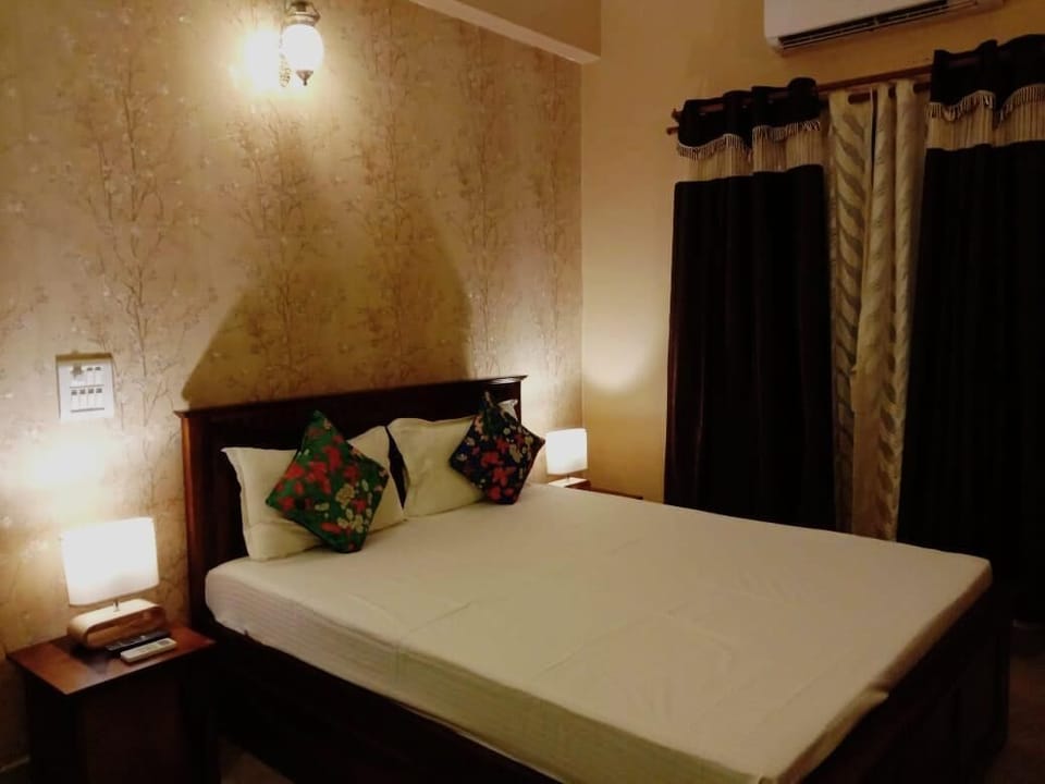 Luxury Apartment, 2 Bedrooms, Kitchen | 2 bedrooms, laptop workspace, free WiFi