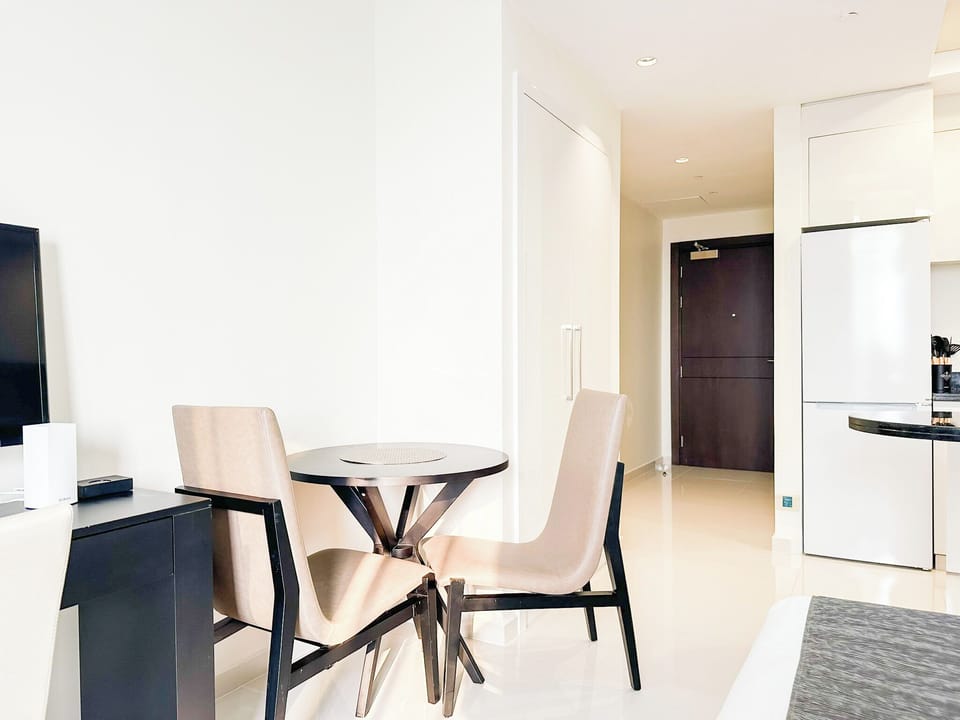 Comfort Studio, Balcony, City View | Living area | 45-inch Smart TV with cable channels