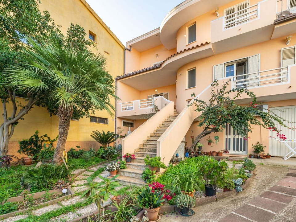 Apartment, Balcony, Condominium, Estate, Hotel, Hacienda, Villa