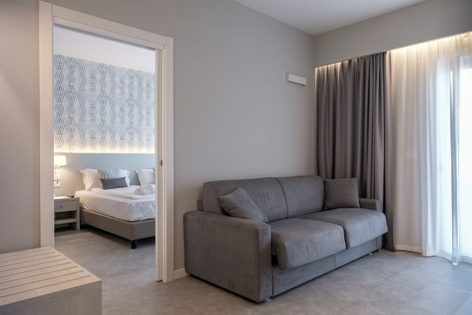 Junior Studio Suite | In-room safe, soundproofing, free WiFi