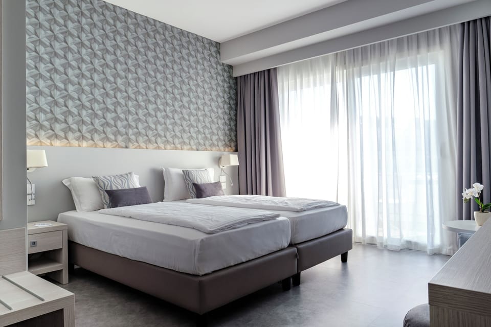 In-room safe, soundproofing, free WiFi
