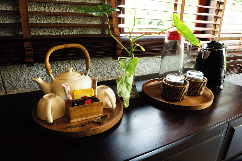 Luxury Suite, 1 King Bed, Non Smoking, Garden View | Coffee and/or coffee maker