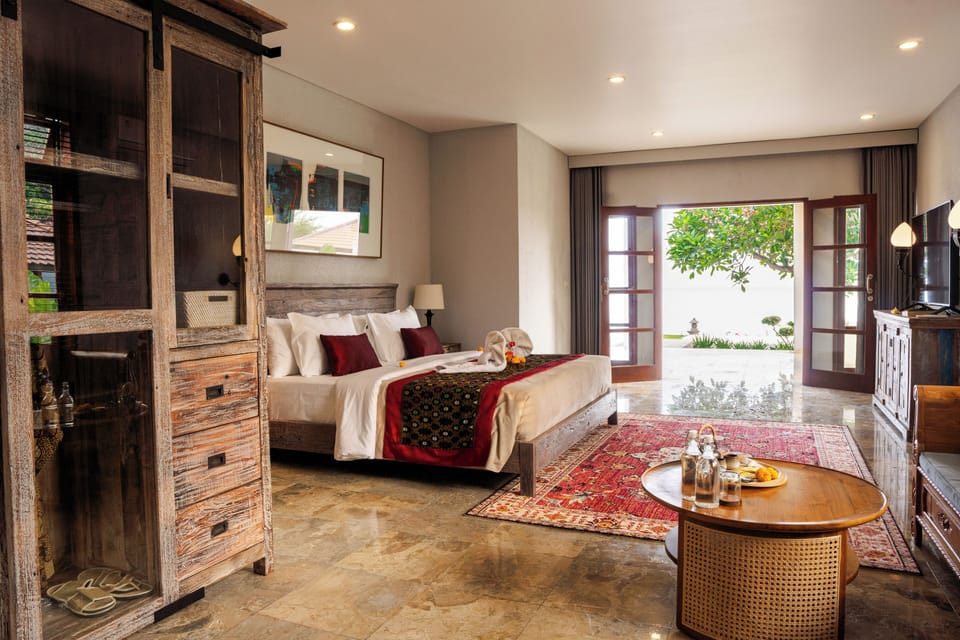Luxury Suite, Sea View | 1 bedroom, soundproofing, iron/ironing board, free WiFi