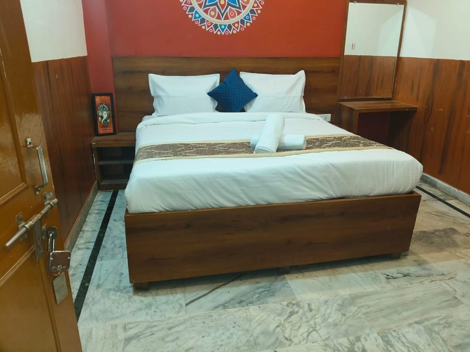 Double Classic Non AC Room | Free WiFi