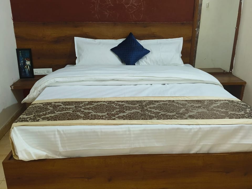 Double Deluxe With AC Room | Free WiFi