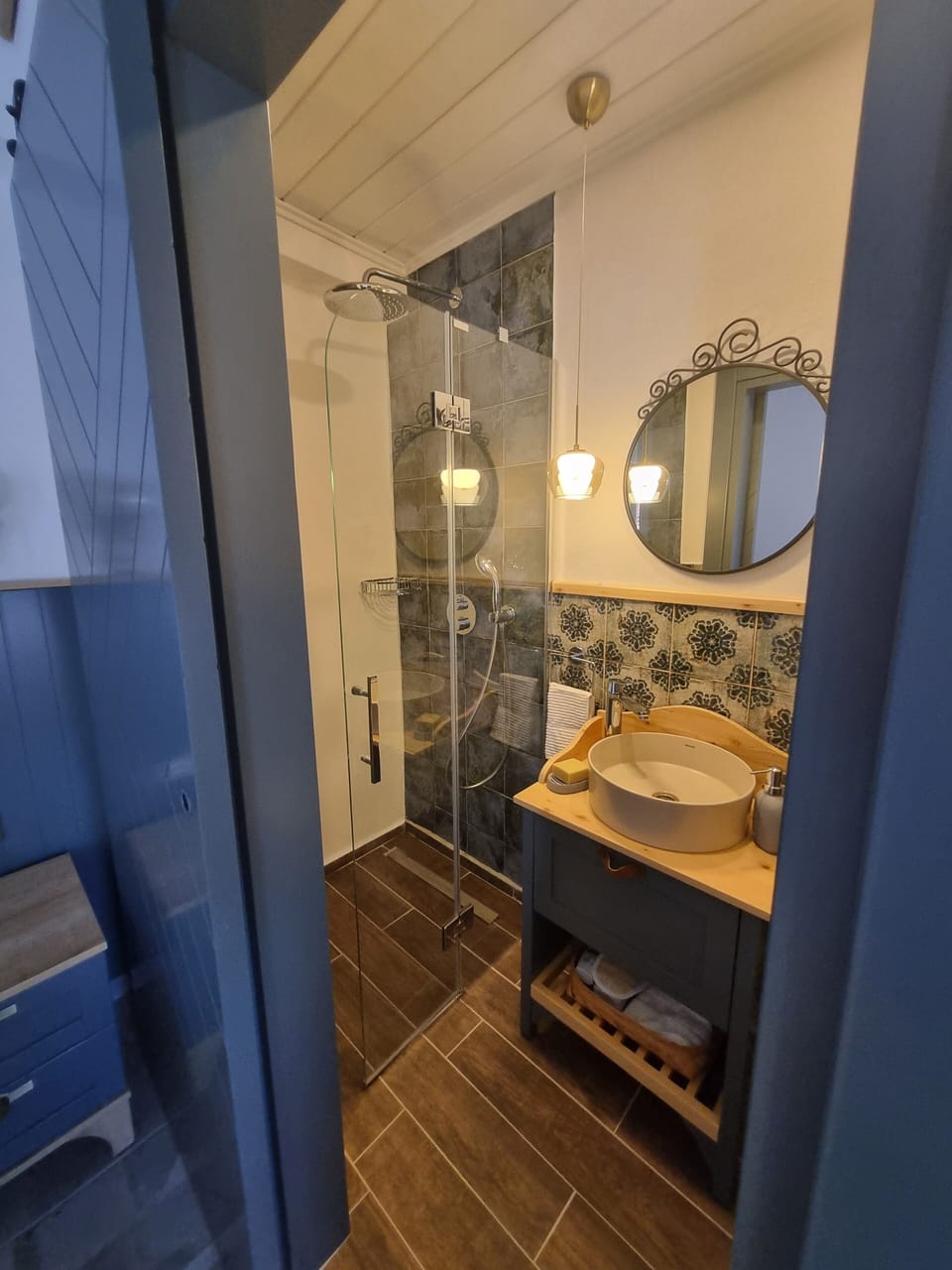 Deluxe Double Room, Bay View | Bathroom | Shower, hair dryer, slippers, towels